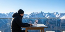 Workation im Alpenraum: Tipps für produktives Arbeiten mit Bergblick